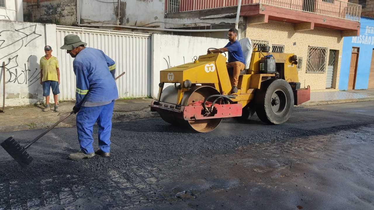 Camacã: Empresa reinicia as obras do asfalto da Praça Mário Batista